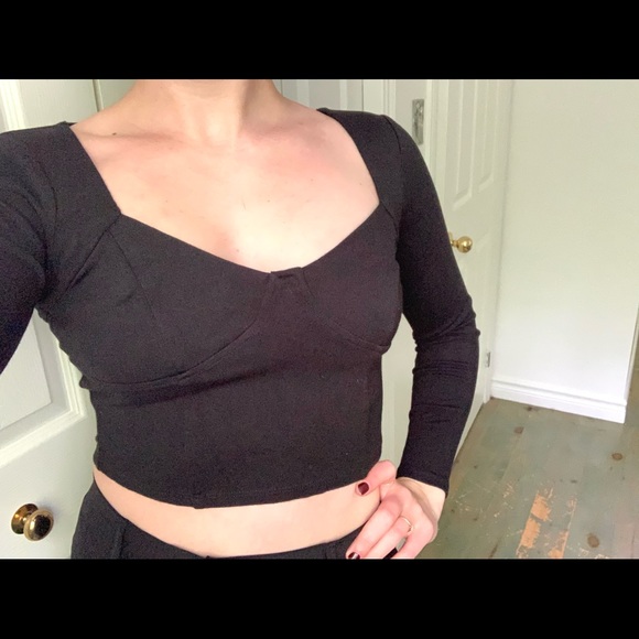 Black Long-sleeve Crop top - Picture 1 of 3